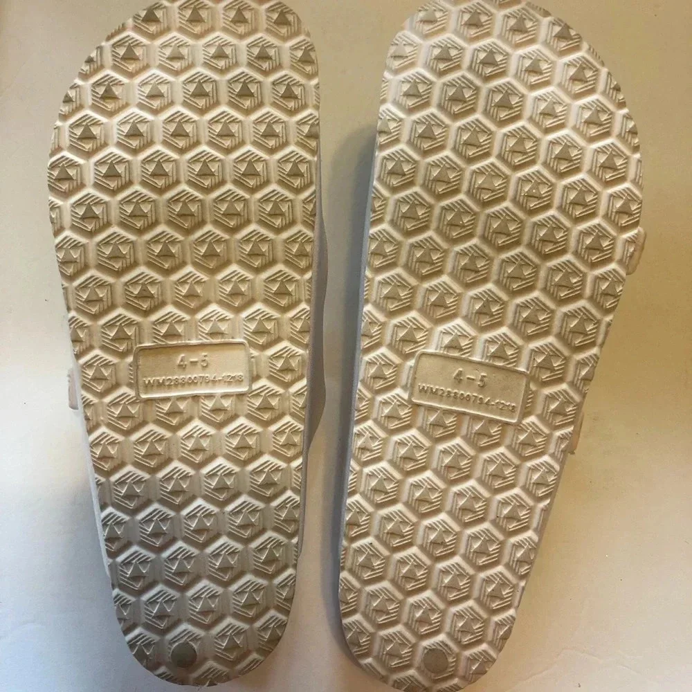 Rubber slippers size 4-5